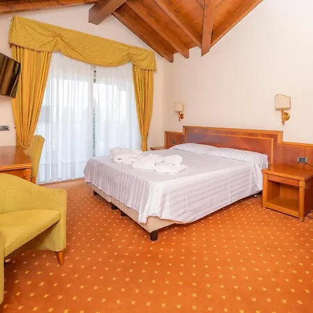 デッラ トーレ 3*